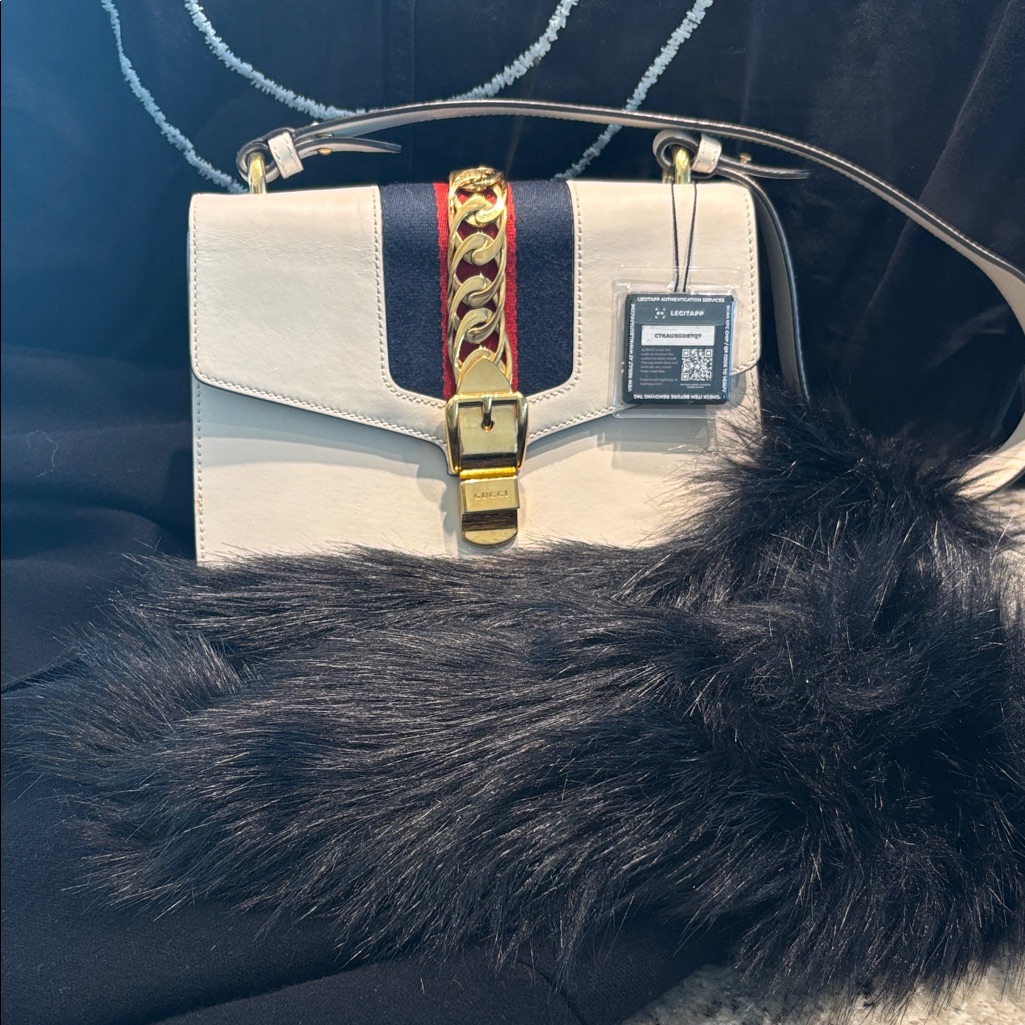 Gucci White And Navy Crossbody Bag With Gold Chain